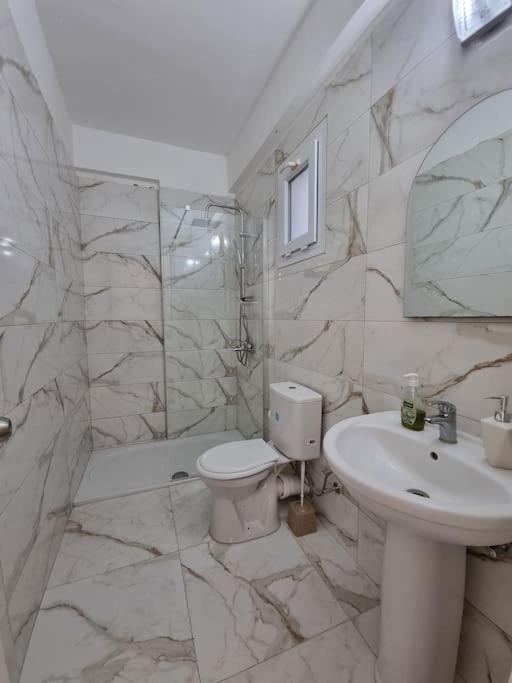 Gems'S Apartment - Luxury 3 Bedroom Penthouse With Pool Karavas  Exterior photo
